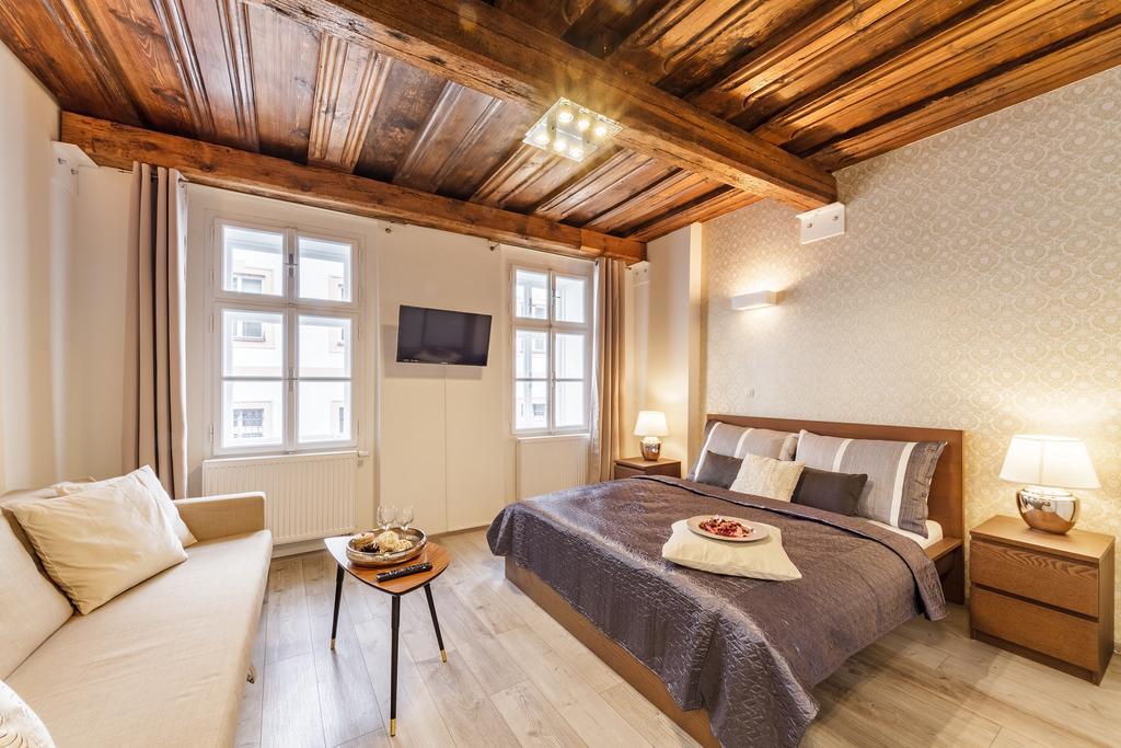 Downtown Royal Apartments Ceske Budejovice Buitenkant foto
